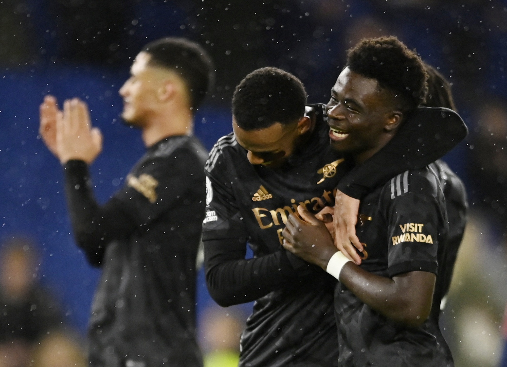 Arsenal mở đại tiệc 6 bàn, vững ngôi đầu Ngoại hạng Anh