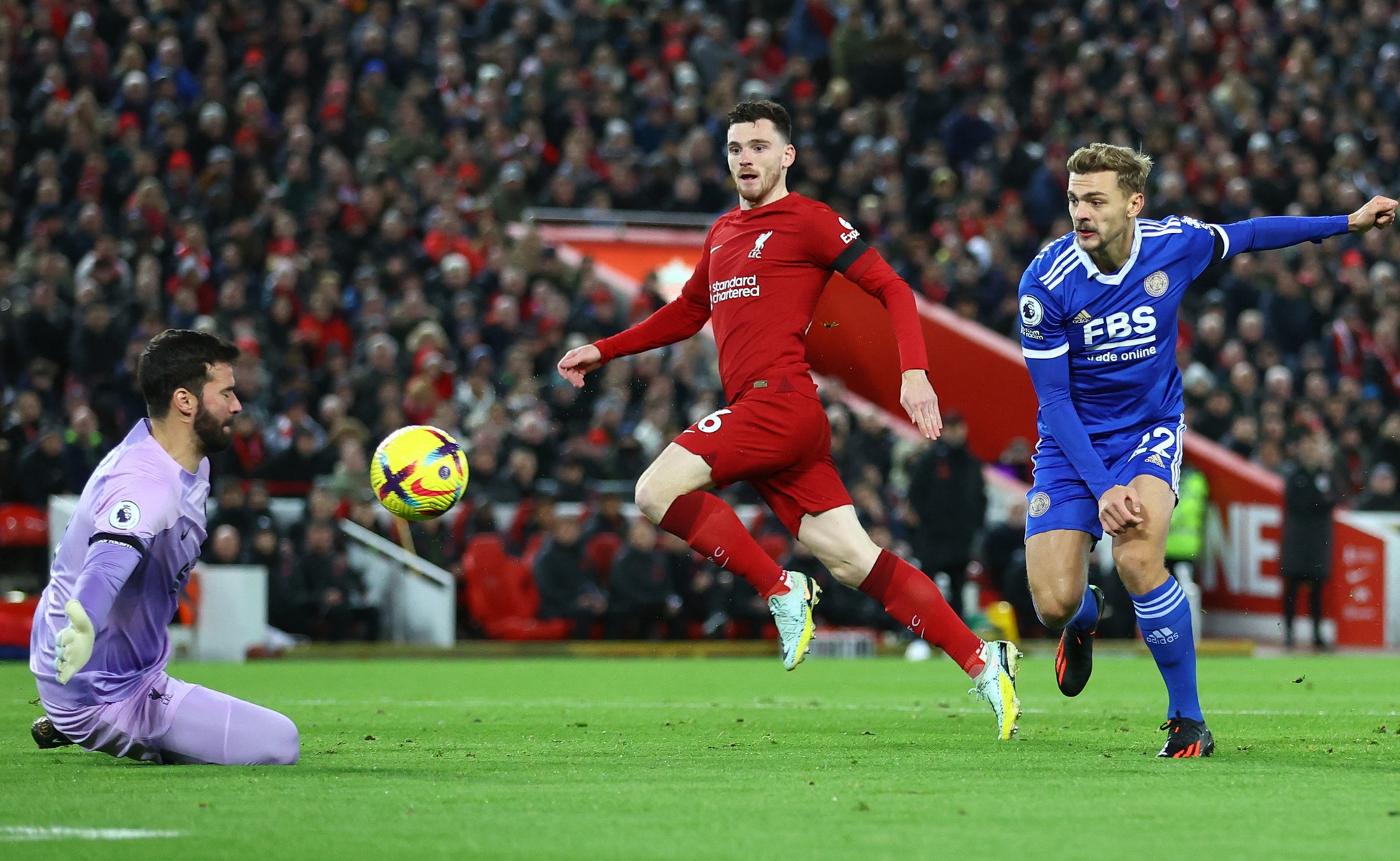 Liverpool được Leicester tặng quà, áp sát Top 5 Ngoại hạng Anh - Ảnh 3.