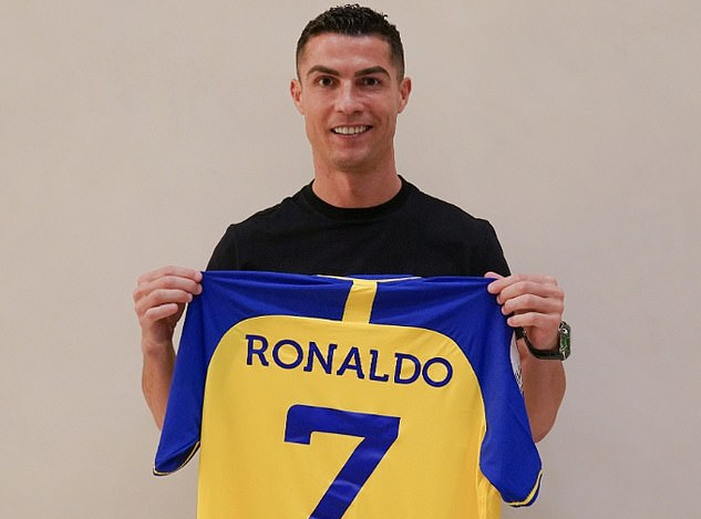 Ronaldo ch&iacute;nh thức gia nhập Al-Nassr với hợp đồng khủng 350 triệu bảng - Ảnh 2.