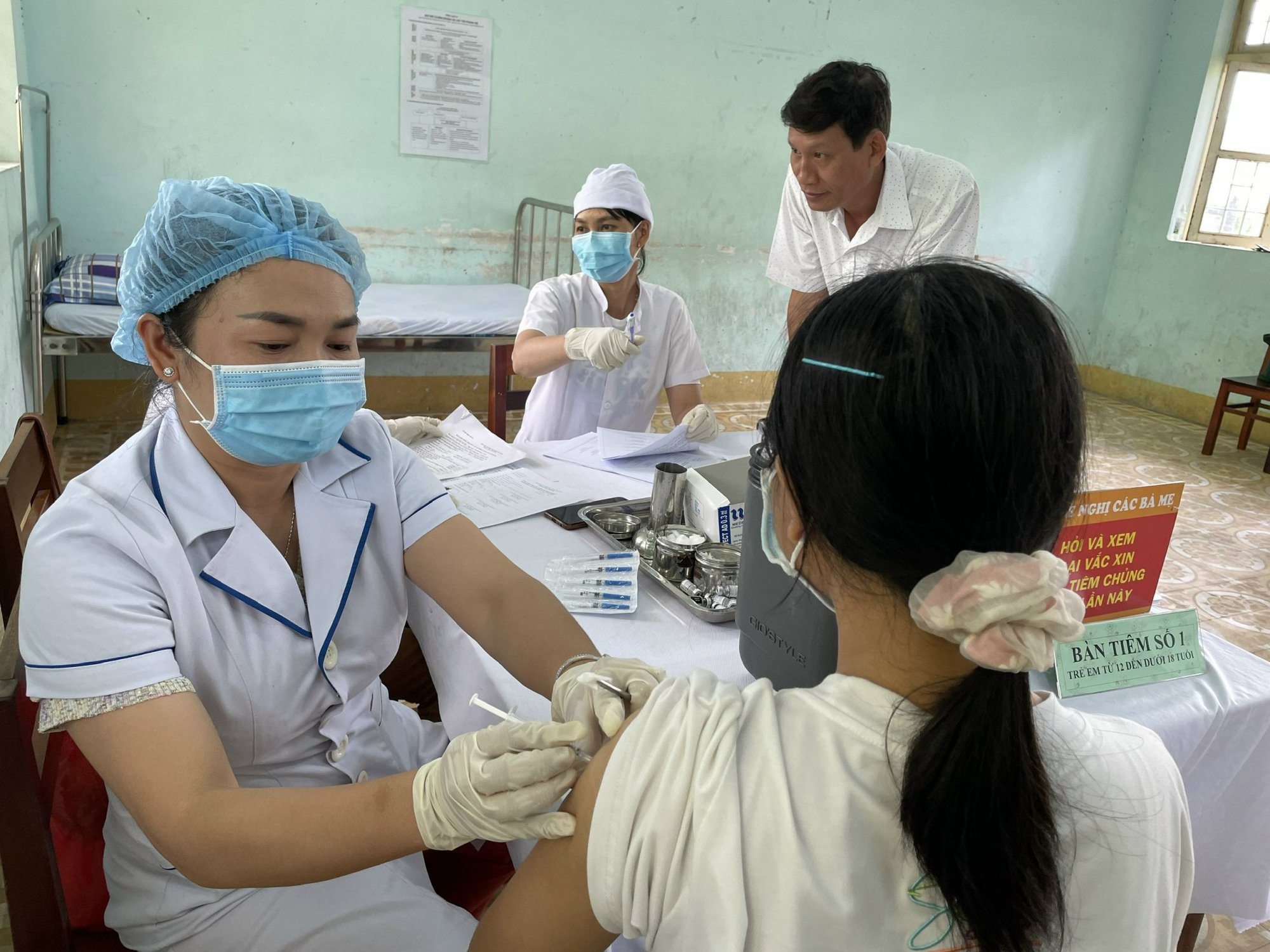 Trung Quốc mở cửa, Việt Nam c&oacute; thay đổi c&aacute;ch ph&ograve;ng dịch COVID-19? - Ảnh 3.