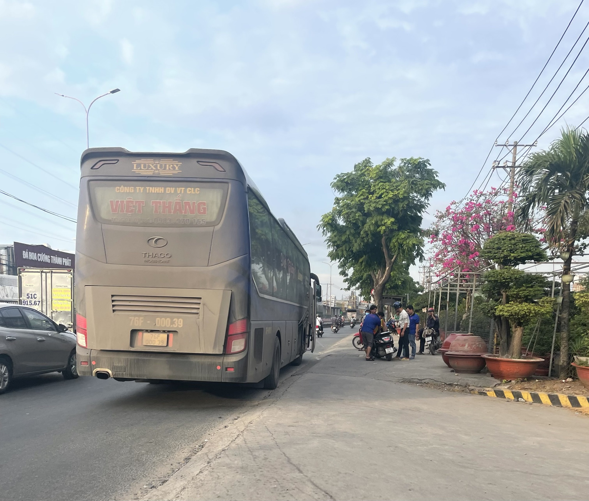 Ng&agrave;y cuối năm 2022, kh&aacute;ch nườm nượp đổ ra bến xe về qu&ecirc; - Ảnh 9.