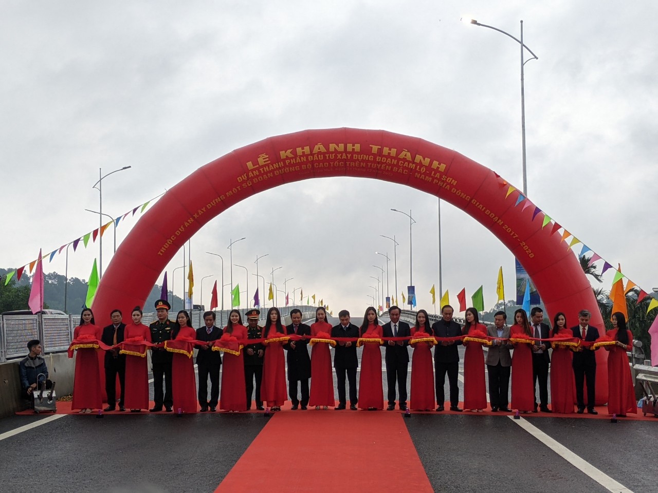 Th&ecirc;m tuyến cao tốc Bắc - Nam ph&iacute;a Đ&ocirc;ng đầu ti&ecirc;n ho&agrave;n th&agrave;nh - Ảnh 1.
