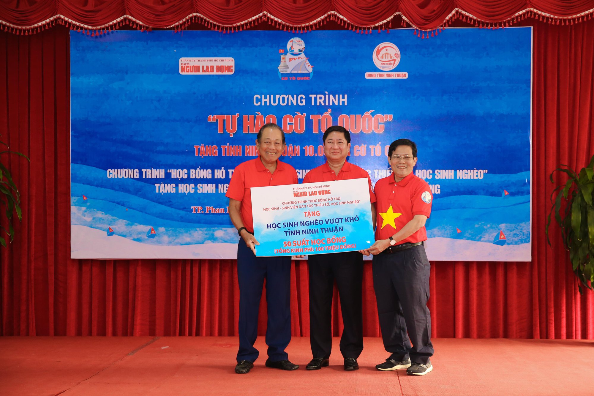 10.000 lá cờ Tổ quốc, 50 suất học bổng đến với tỉnh Ninh Thuận