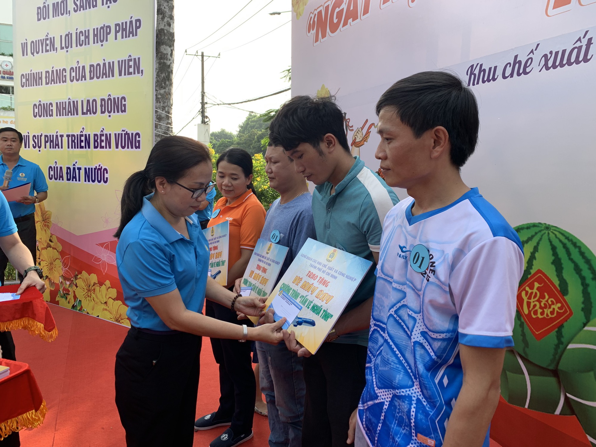 30.000 công nhân khó khăn các KCX-CN TP HCM được chăm lo Tết - Ảnh 1.