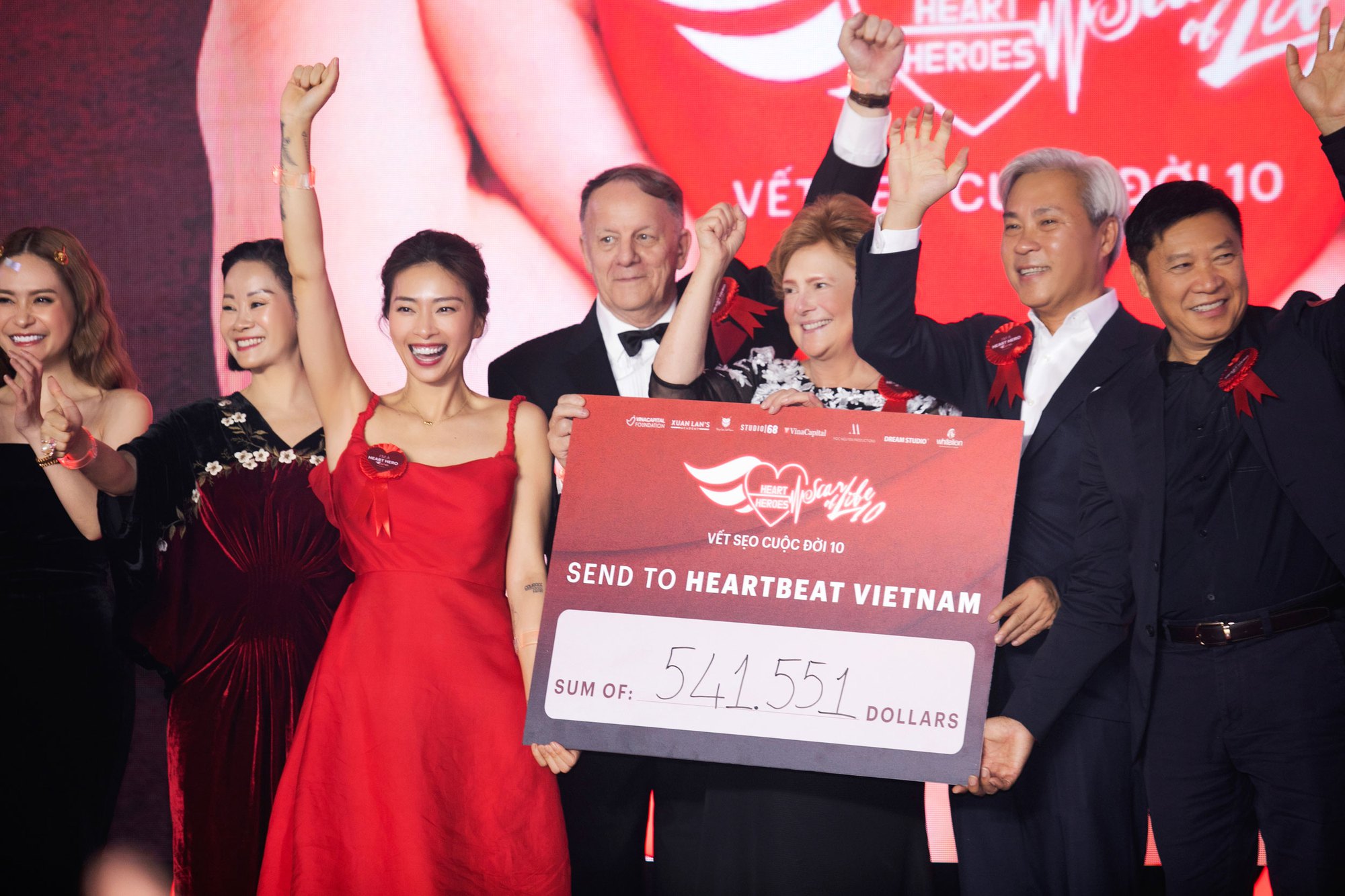 "Vết sẹo cuộc đời 10" gây quỹ hơn 541.000 USD