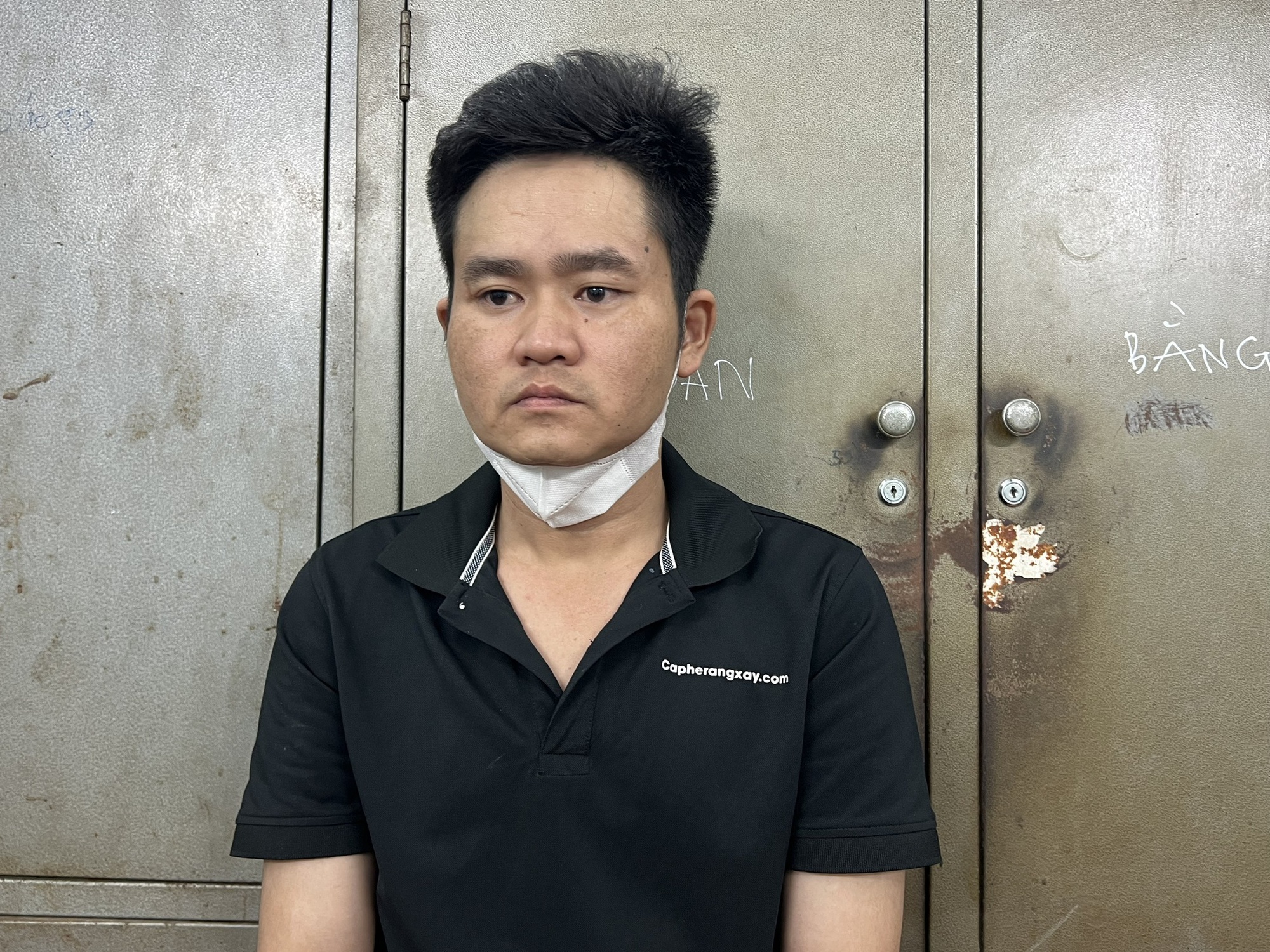 H&agrave;ng trăm d&acirc;n chơi lạc tr&ocirc;i trong qu&aacute;n bar ở Bi&ecirc;n Ho&agrave; l&uacute;c rạng s&aacute;ng - Ảnh 2.