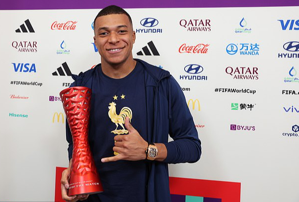 Pháp vào tứ kết, Mbappe rực sáng với loạt kỷ lục để đời
