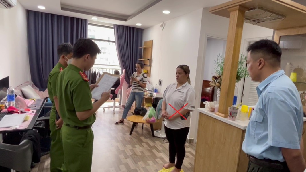 Thủ đoạn băng nh&oacute;m chiếm đoạt 17 triệu dữ liệu c&aacute; nh&acirc;n để lừa đảo rửa tiền hơn 100 tỉ đồng  - Ảnh 2.
