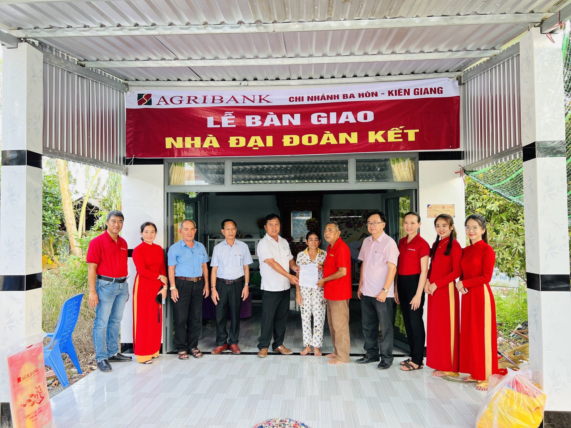 Agribank Ki&ecirc;n Giang tặng 20 căn nh&agrave; đại đo&agrave;n kết cho hộ ngh&egrave;o - Ảnh 3.