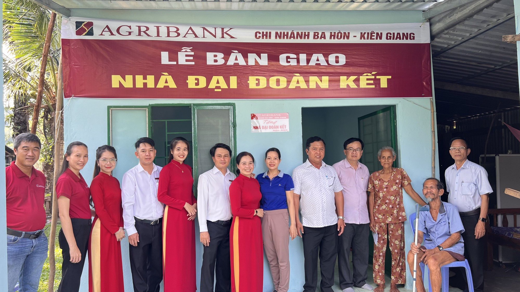 Agribank Ki&ecirc;n Giang tặng 20 căn nh&agrave; đại đo&agrave;n kết cho hộ ngh&egrave;o - Ảnh 5.