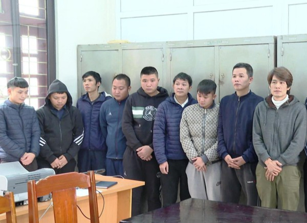 Phá liên tiếp 2 đường dây cá độ bóng đá giao dịch hàng trăm tỉ đồng