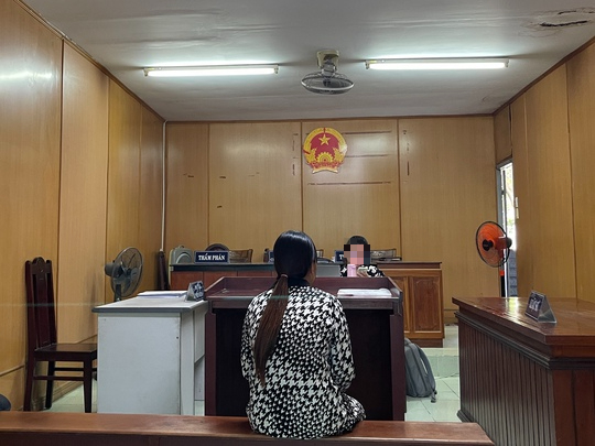 Hủy bản án sơ thẩm vụ vợ nợ tiền, chồng bị khiêng lên ôtô