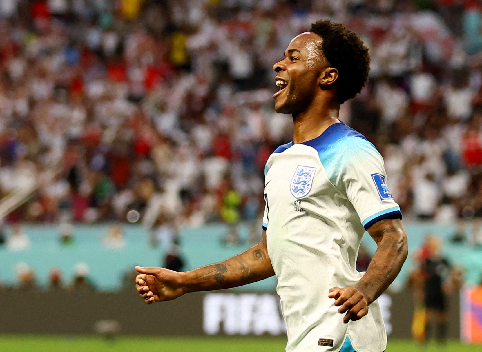 Trộm đột nhập tư gia, Raheem Sterling hồi hương khẩn cấp