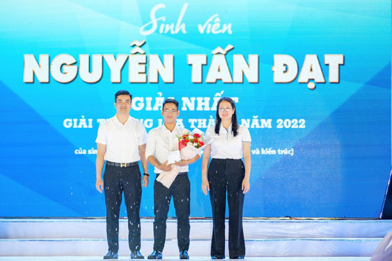 Tuyên dương sinh viên đoạt giải nhất giải thưởng Loa Thành