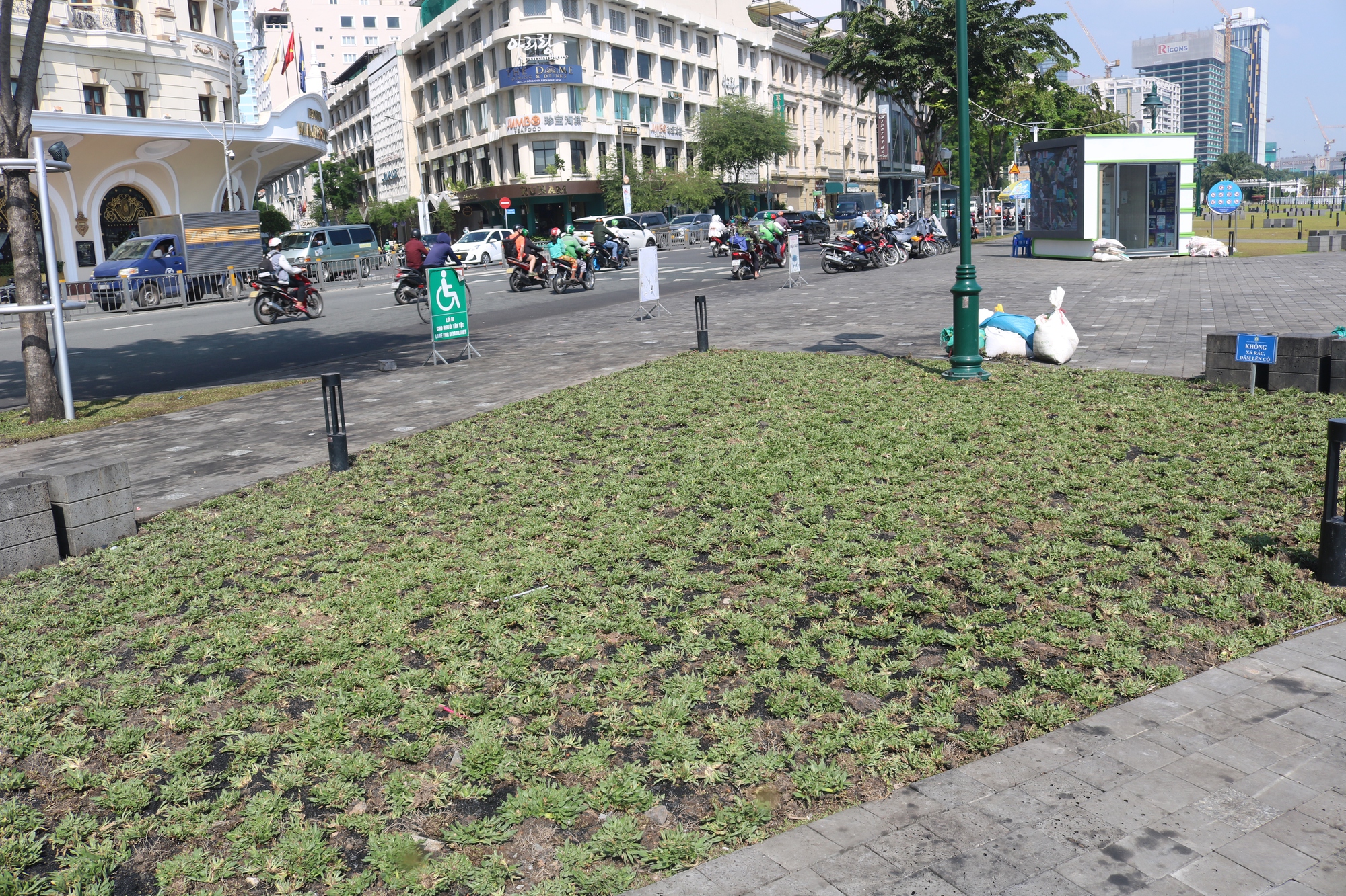 Th&ocirc;ng tin mới vụ thảm cỏ tại c&ocirc;ng vi&ecirc;n Bến Bạch Đằng bị hư hại nặng sau lễ hội ẩm thực - Ảnh 6.