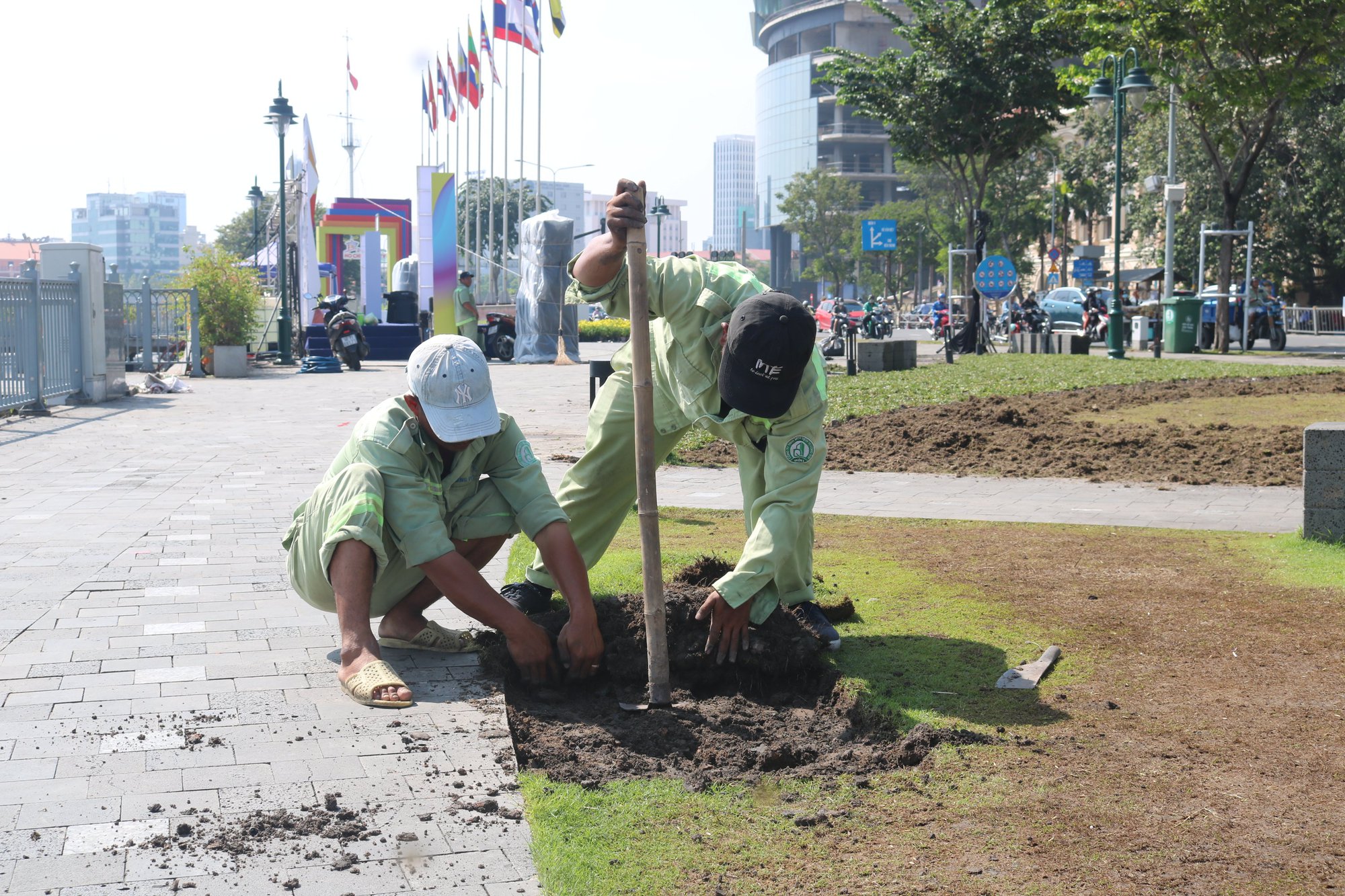 Thông tin mới vụ thảm cỏ tại công viên Bến Bạch Đằng bị hư hại nặng sau lễ hội ẩm thực