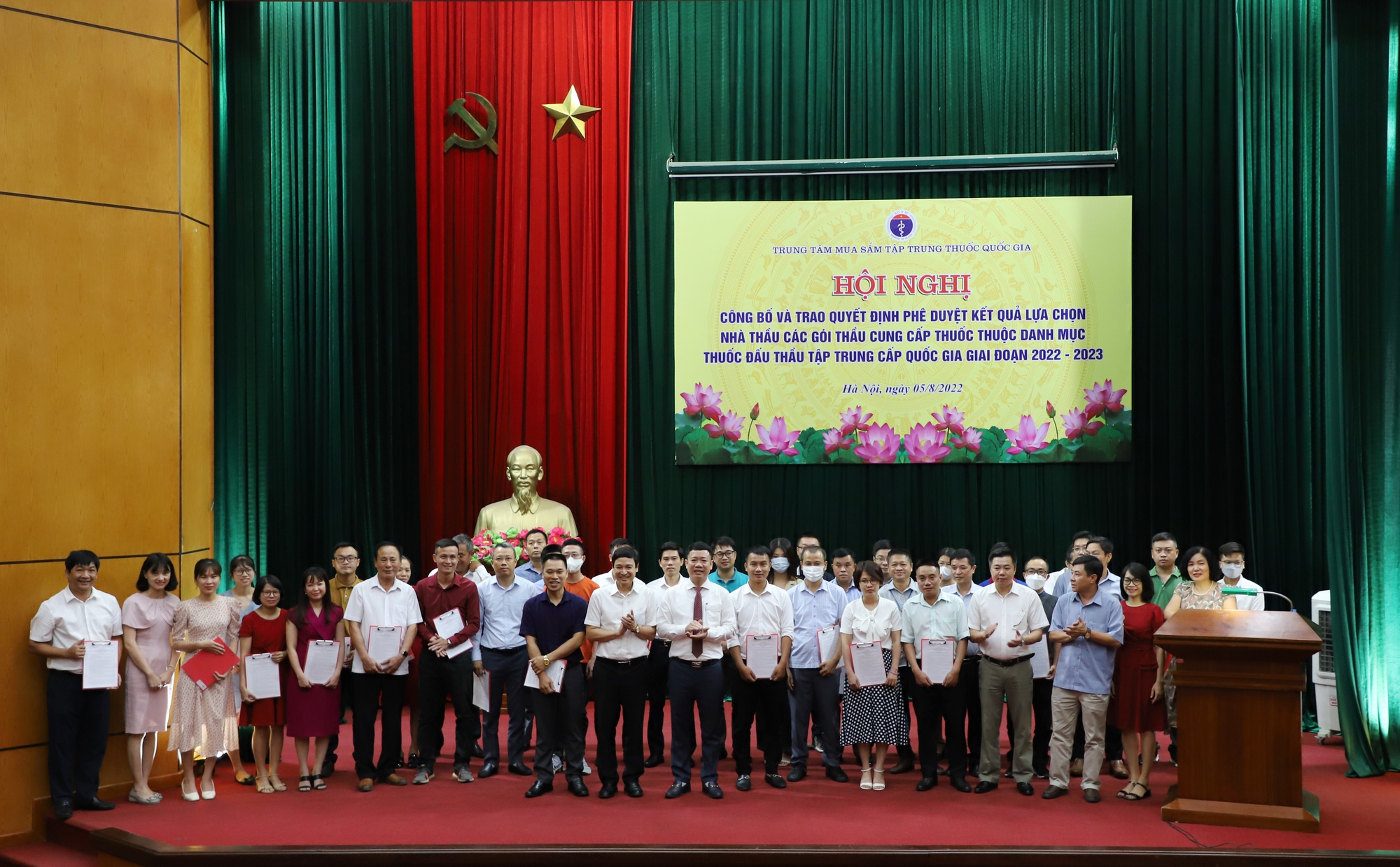 Nhiều loại thuốc tr&uacute;ng thầu nhưng chưa c&oacute; h&agrave;ng cung ứng - Ảnh 2.