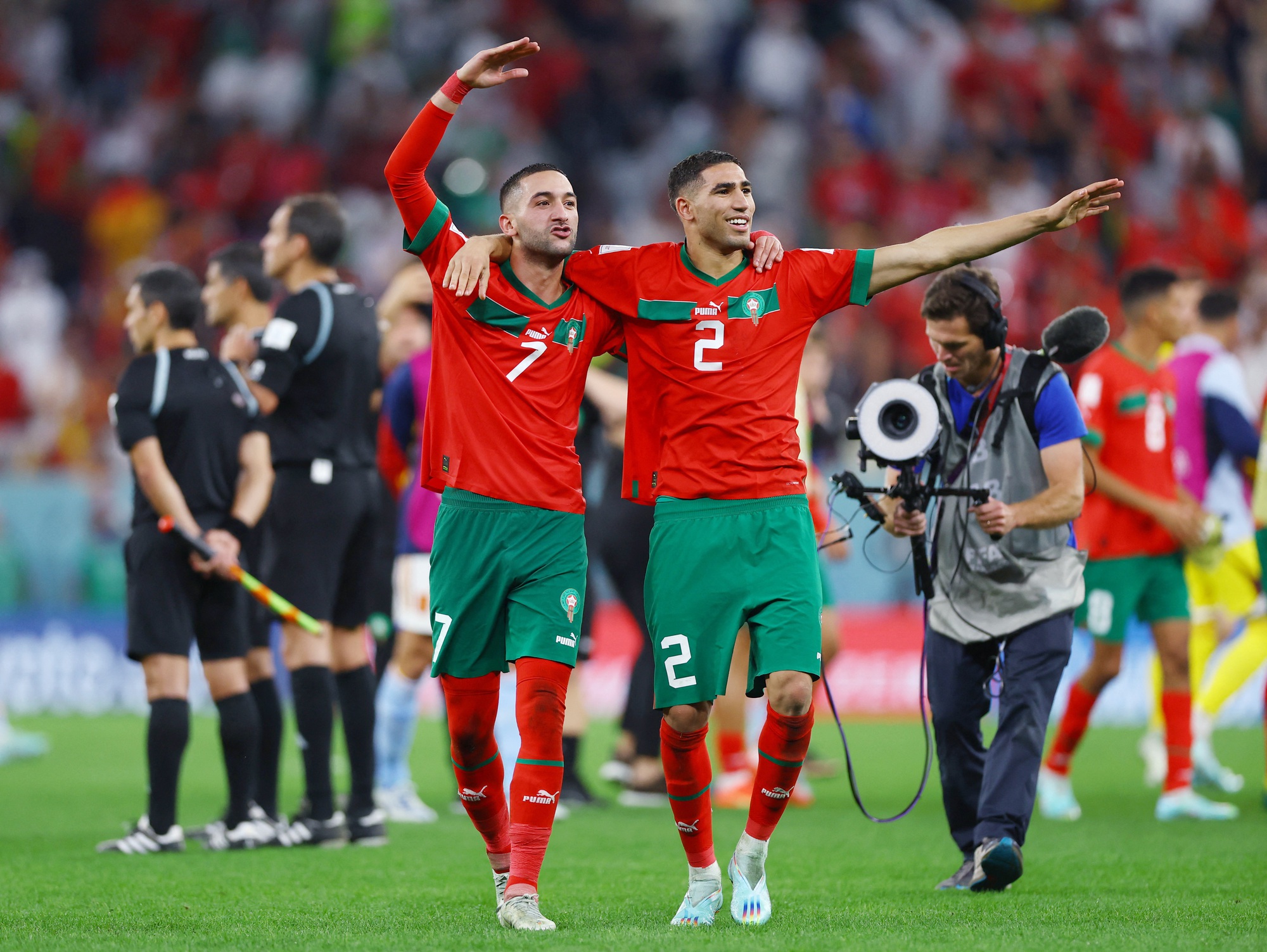 Người h&ugrave;ng Morocco - Hakimi từng su&yacute;t kho&aacute;c &aacute;o T&acirc;y Ban Nha - Ảnh 4.