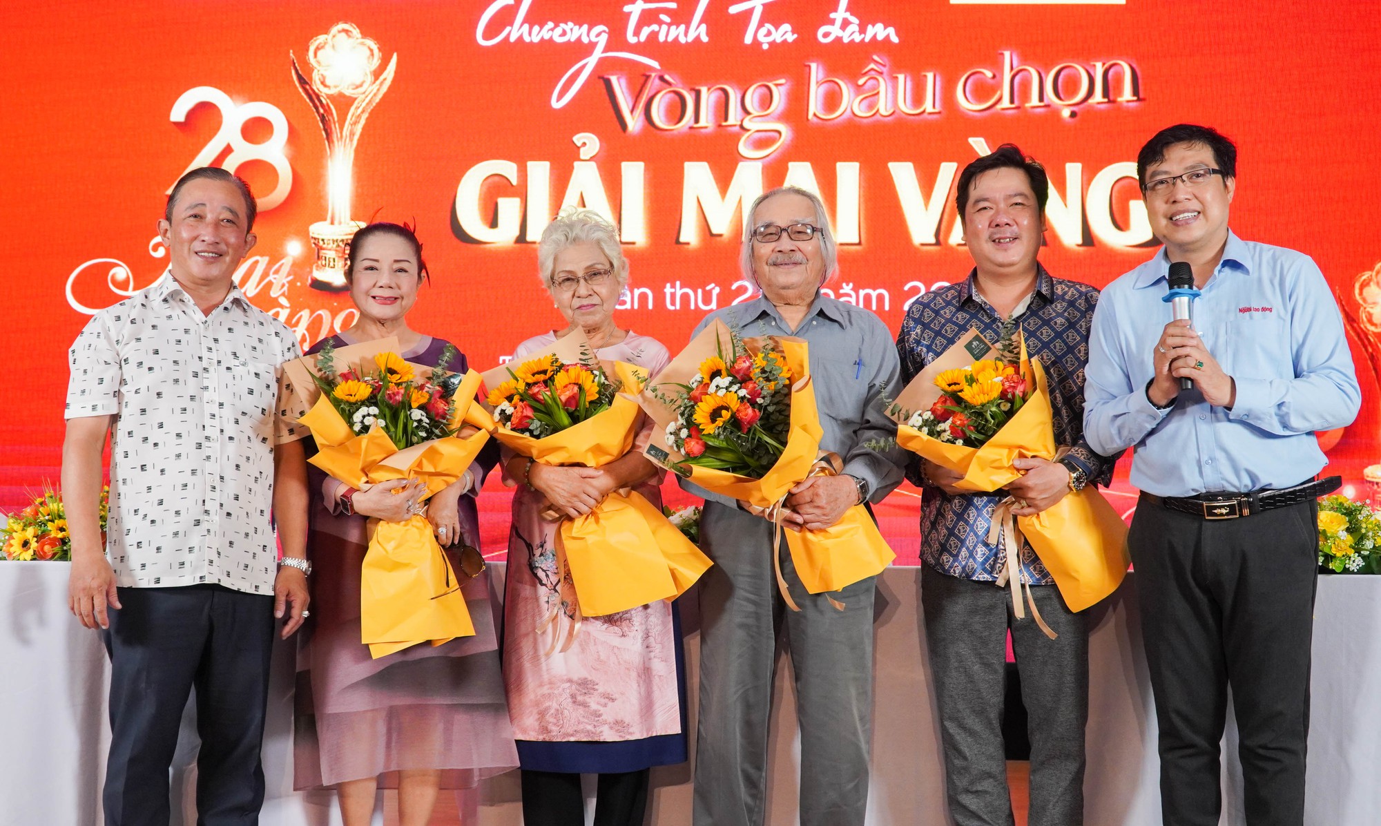 tọa đ&agrave;m mai vang