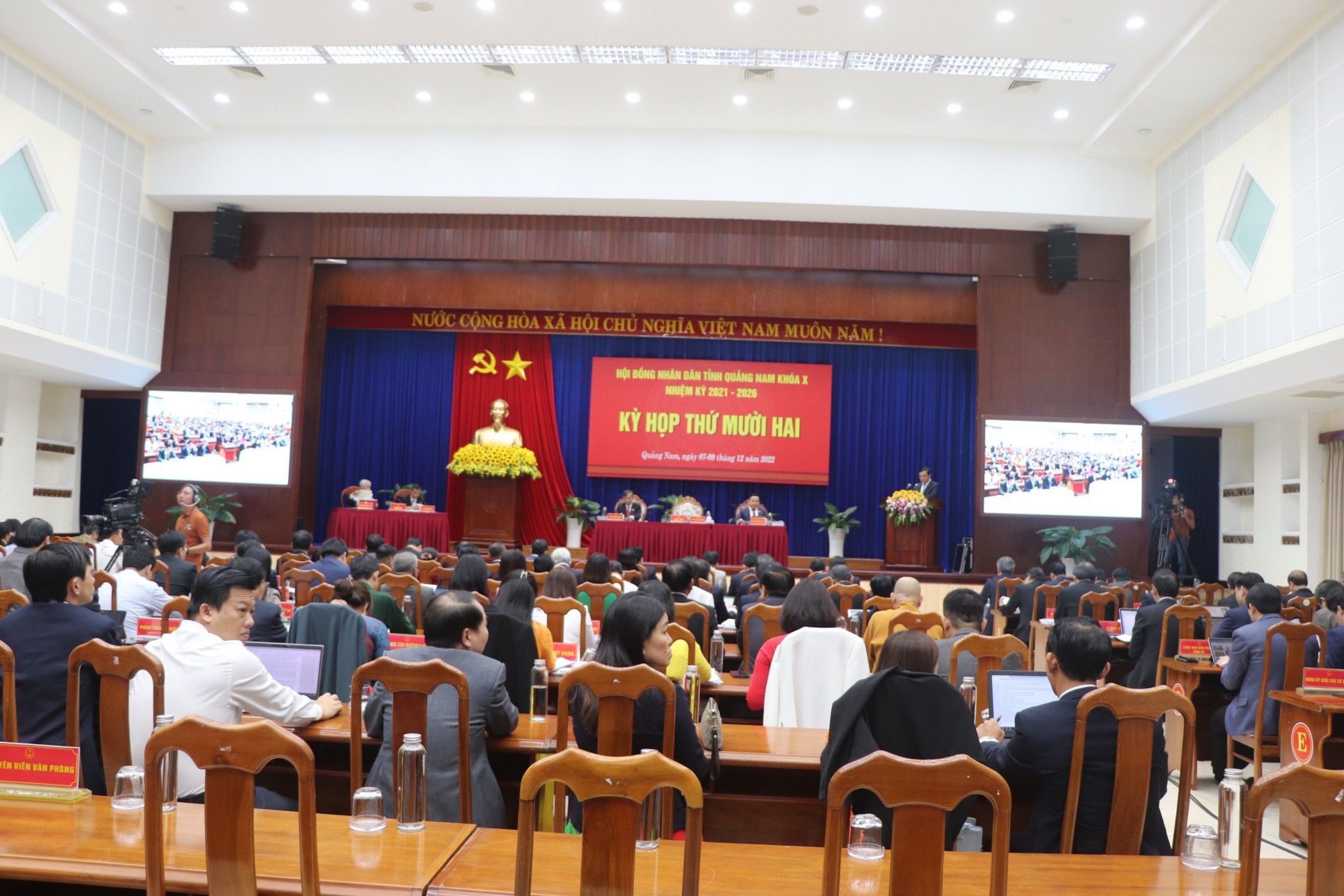 1 năm, gần 2.500 cặp vợ chồng ở Quảng Nam r&agrave; t&ograve;a ly h&ocirc;n - Ảnh 1.