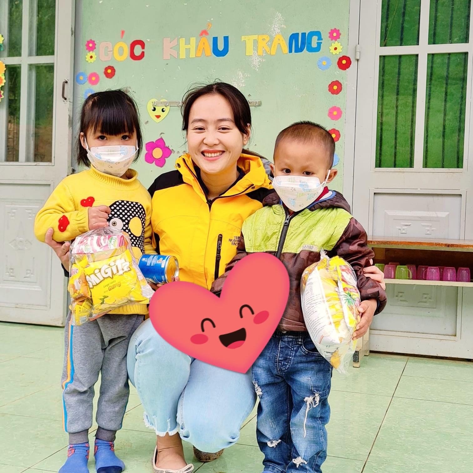 Nặng tình suất cơm "nuôi em"