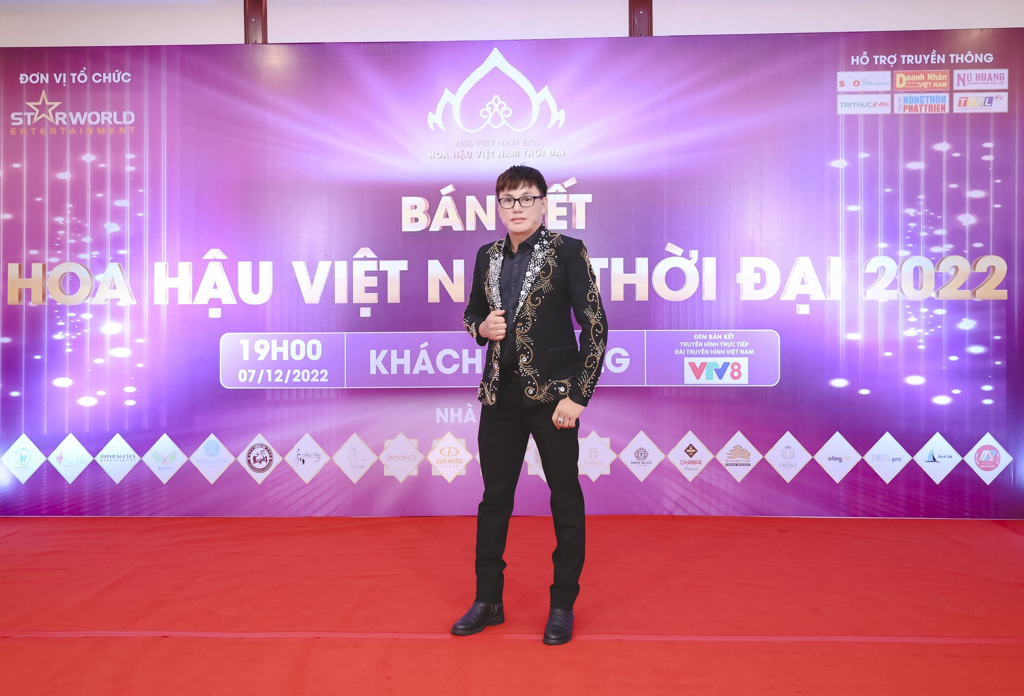 NTK Tommy Nguyễn lịch l&atilde;m tại b&aacute;n kết Hoa hậu Việt Nam thời đại - Ảnh 4.