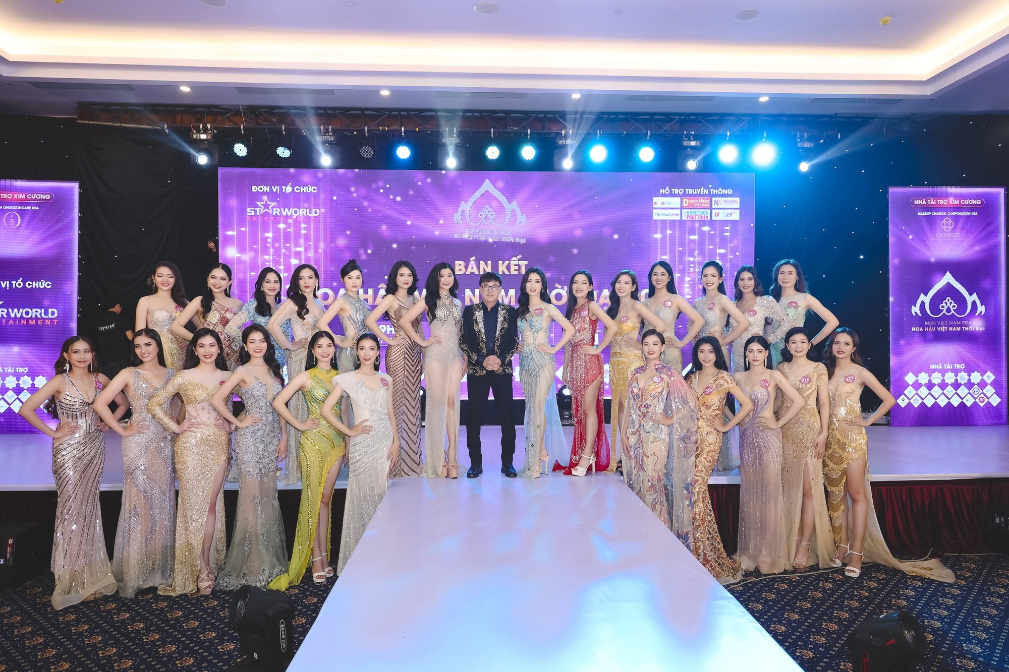 NTK Tommy Nguyễn lịch l&atilde;m tại b&aacute;n kết Hoa hậu Việt Nam thời đại - Ảnh 1.