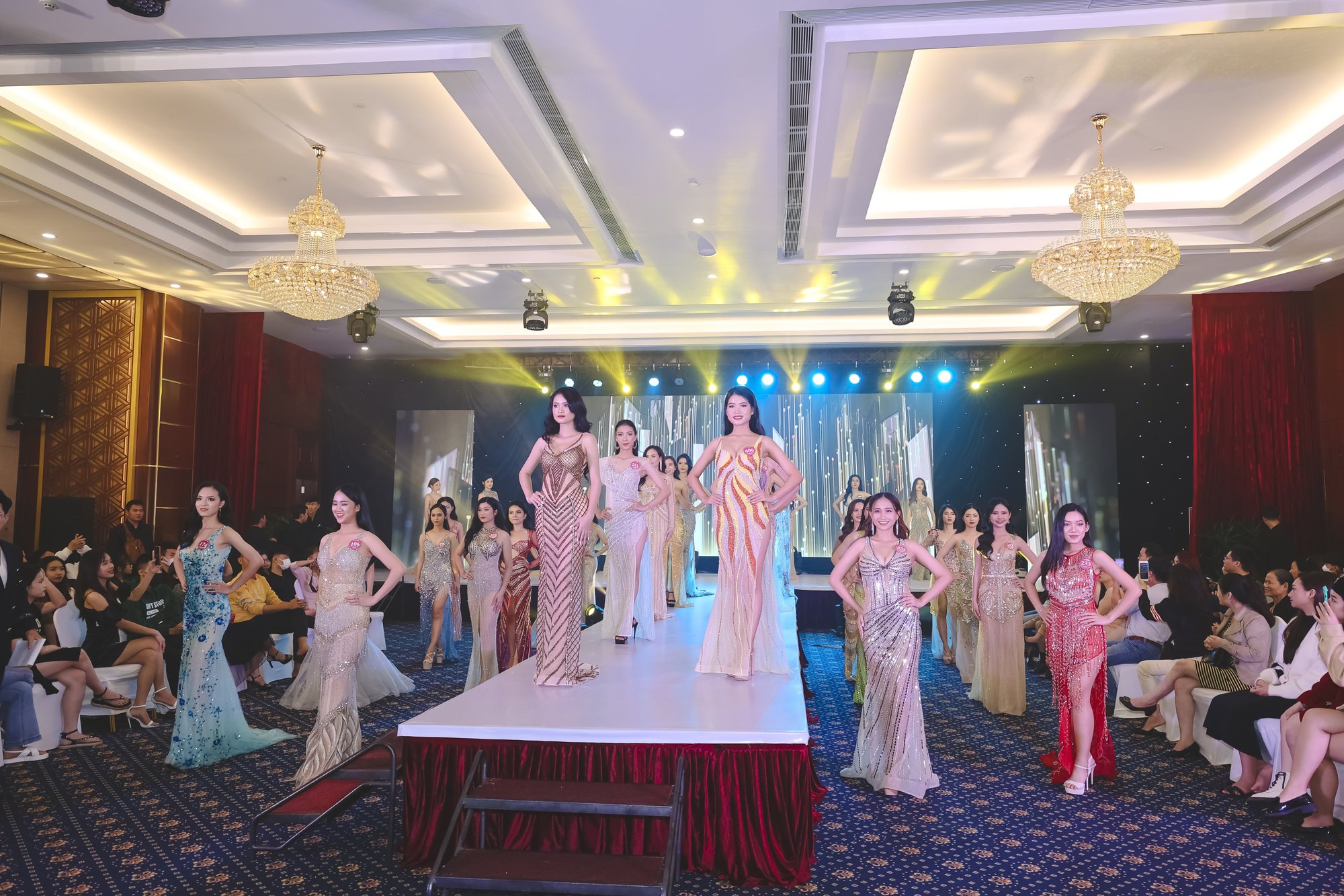 NTK Tommy Nguyễn lịch l&atilde;m tại b&aacute;n kết Hoa hậu Việt Nam thời đại - Ảnh 2.