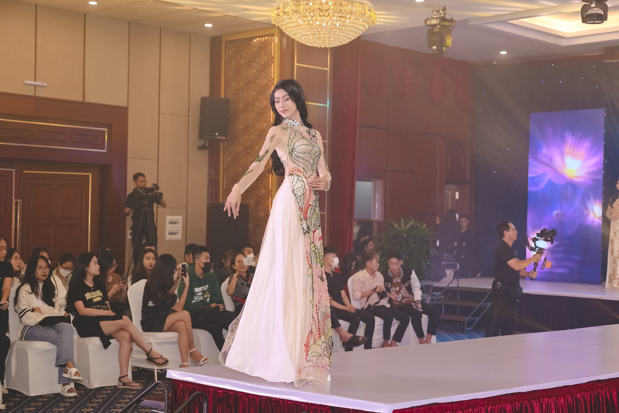 Nhan sắc bốc lửa của 25 th&iacute; sinh v&agrave;o chung kết Hoa hậu Việt Nam Thời đại 2022 - Ảnh 16.