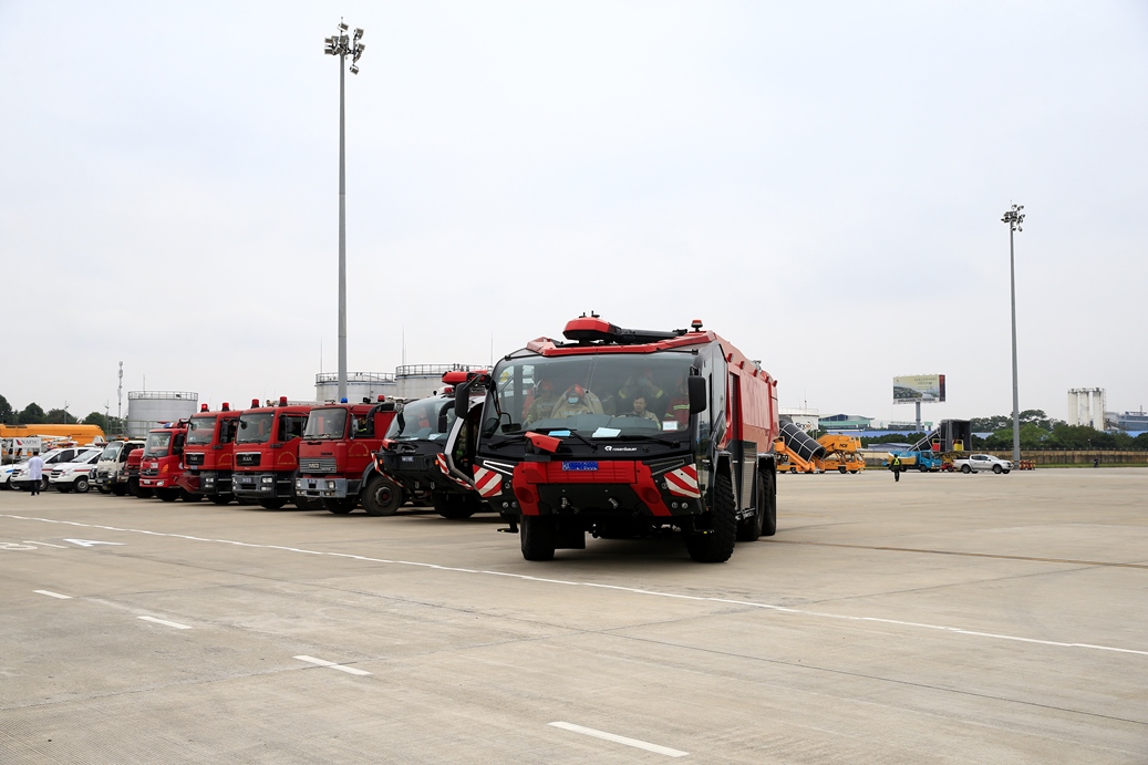 Cận cảnh diễn tập xử lý dầu tràn, cháy lớn, nhiều người bị thương tại sân bay Nội Bài - Ảnh 4.