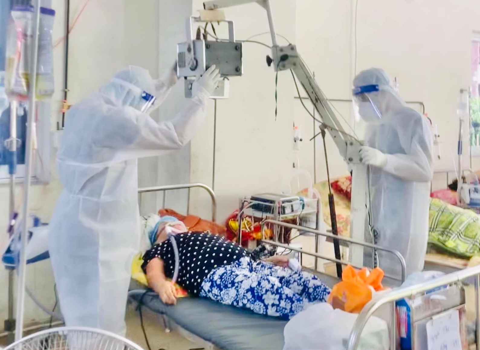 Dịch COVID-19 hôm nay: Số ca nhiễm và bệnh nhân nặng lại tăng