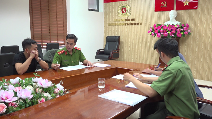 Quảng Nam: Tạm giữ 13 đối tượng trong đường dây cá độ bóng đá 65 tỉ đồng - Ảnh 1.