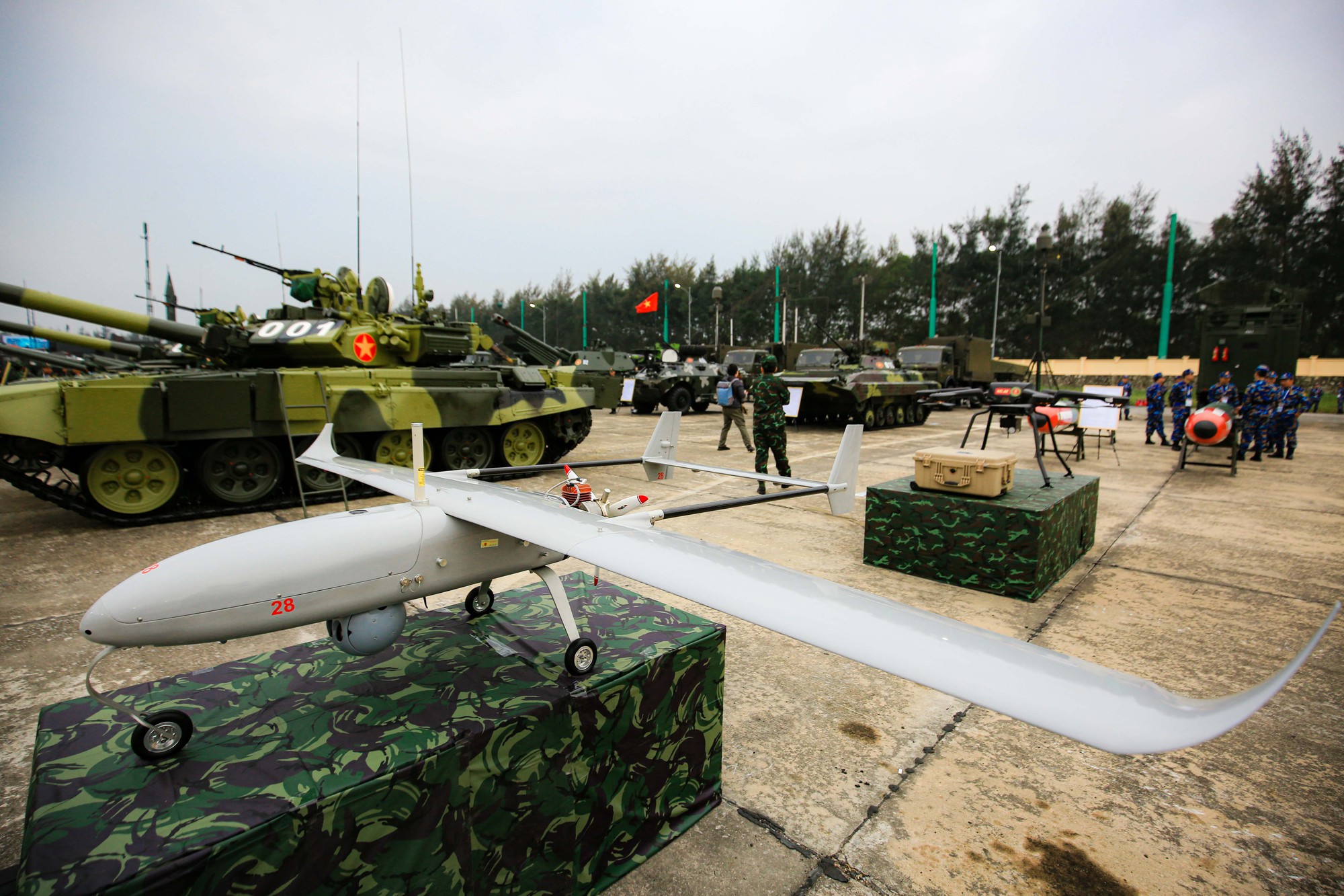 Cận cảnh d&agrave;n vũ kh&iacute;, kh&iacute; t&agrave;i qu&acirc;n sự hiện đại ở triển l&atilde;m Quốc ph&ograve;ng Việt Nam 2022 - Ảnh 6.