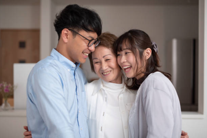 Trai t&acirc;n lấy g&aacute;i nạ d&ograve;ng:  Cha mẹ ch&uacute; rể xử sao? - Ảnh 1.