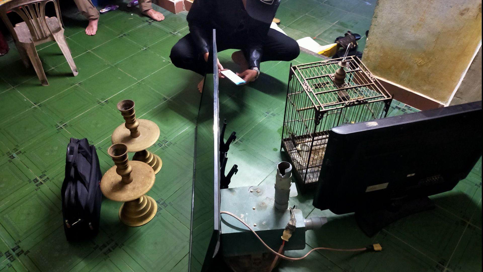 Độc chi&ecirc;u d&ugrave;ng thuyền đi trộm của Hồ Văn Ch&acirc;u - Ảnh 2.