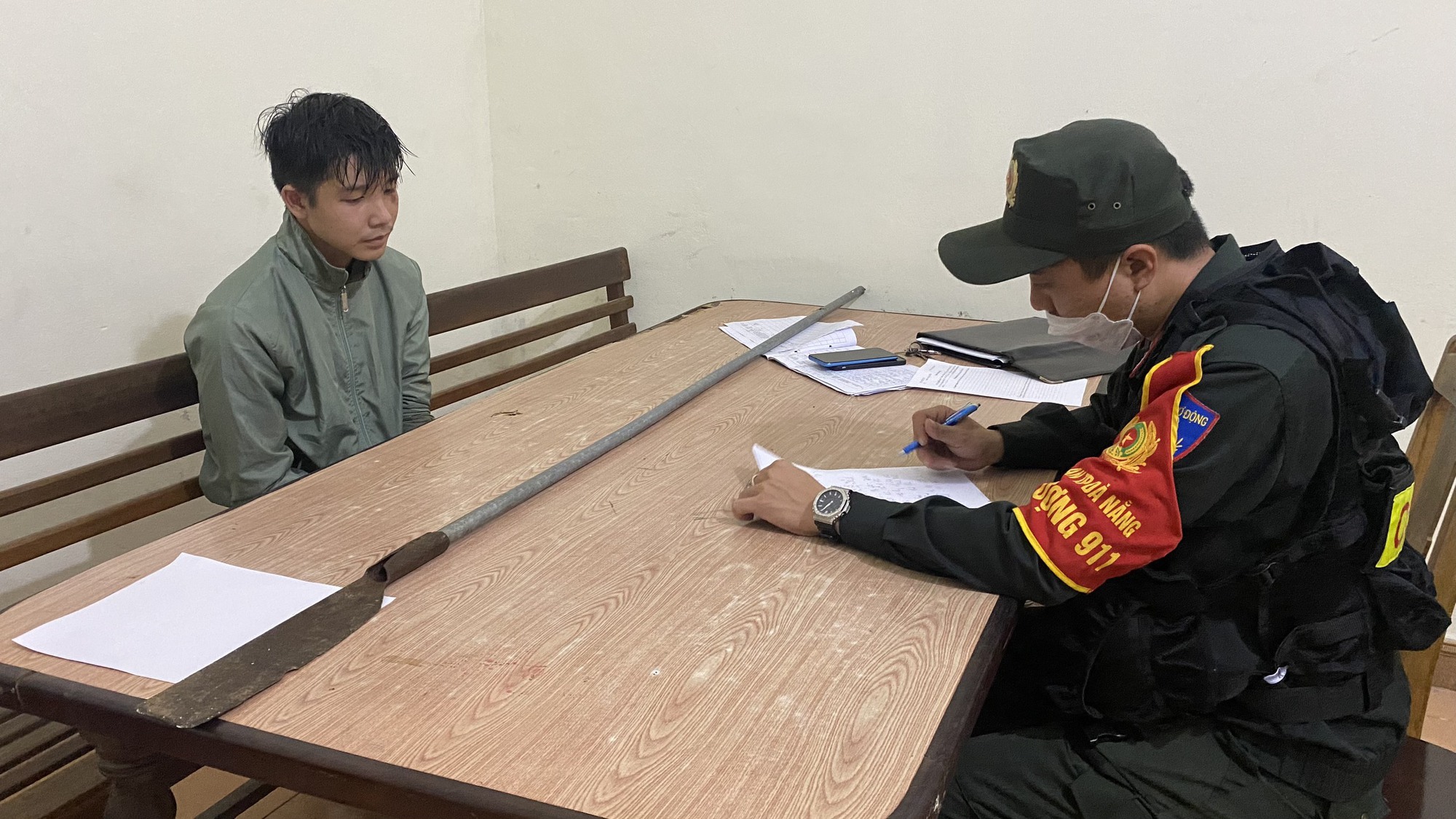 Mang &aacute;n t&ugrave; v&igrave; sử dụng bom xăng, vẫn tiếp tục cầm đầu băng nh&oacute;m hỗn chiến - Ảnh 3.