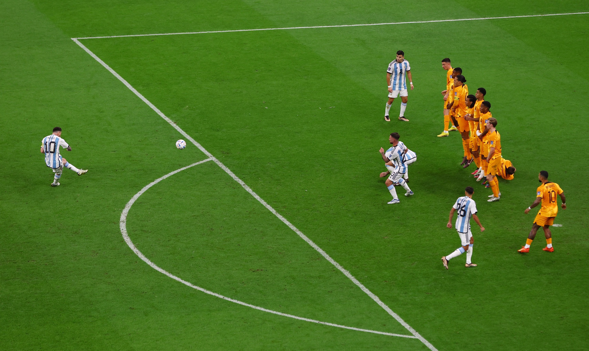 Thắng nghẹt thở trong loạt penalty, Argentina đoạt vé vào Bán kết - Ảnh 10.