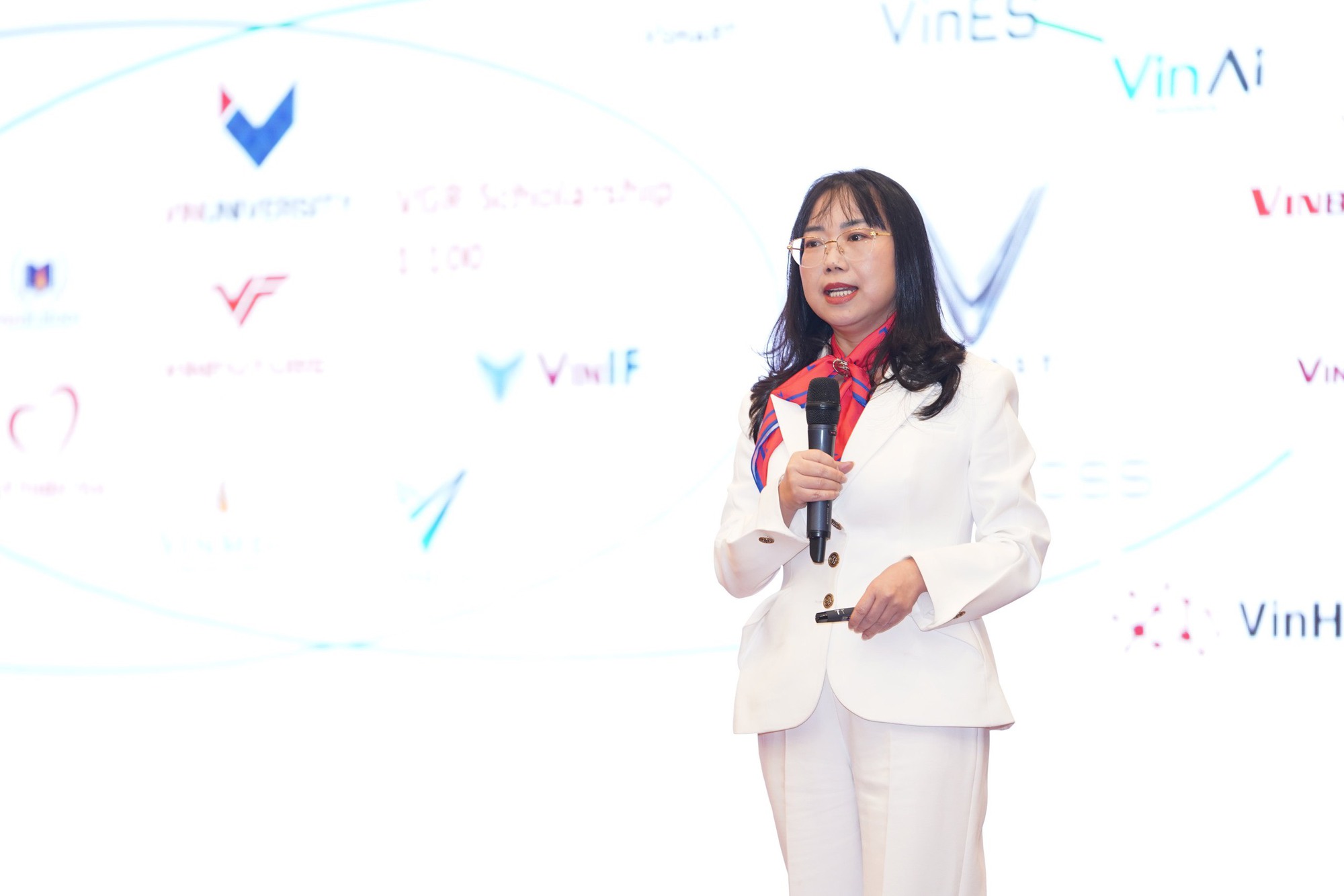 VINIF tài trợ 62 tỉ đồng học bổng thạc sĩ, tiến sĩ và sau tiến sĩ năm 2022 - Ảnh 1.