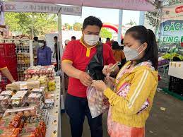 Nhiều địa phương tổ chức chương trình "Chợ Tết Công đoàn"