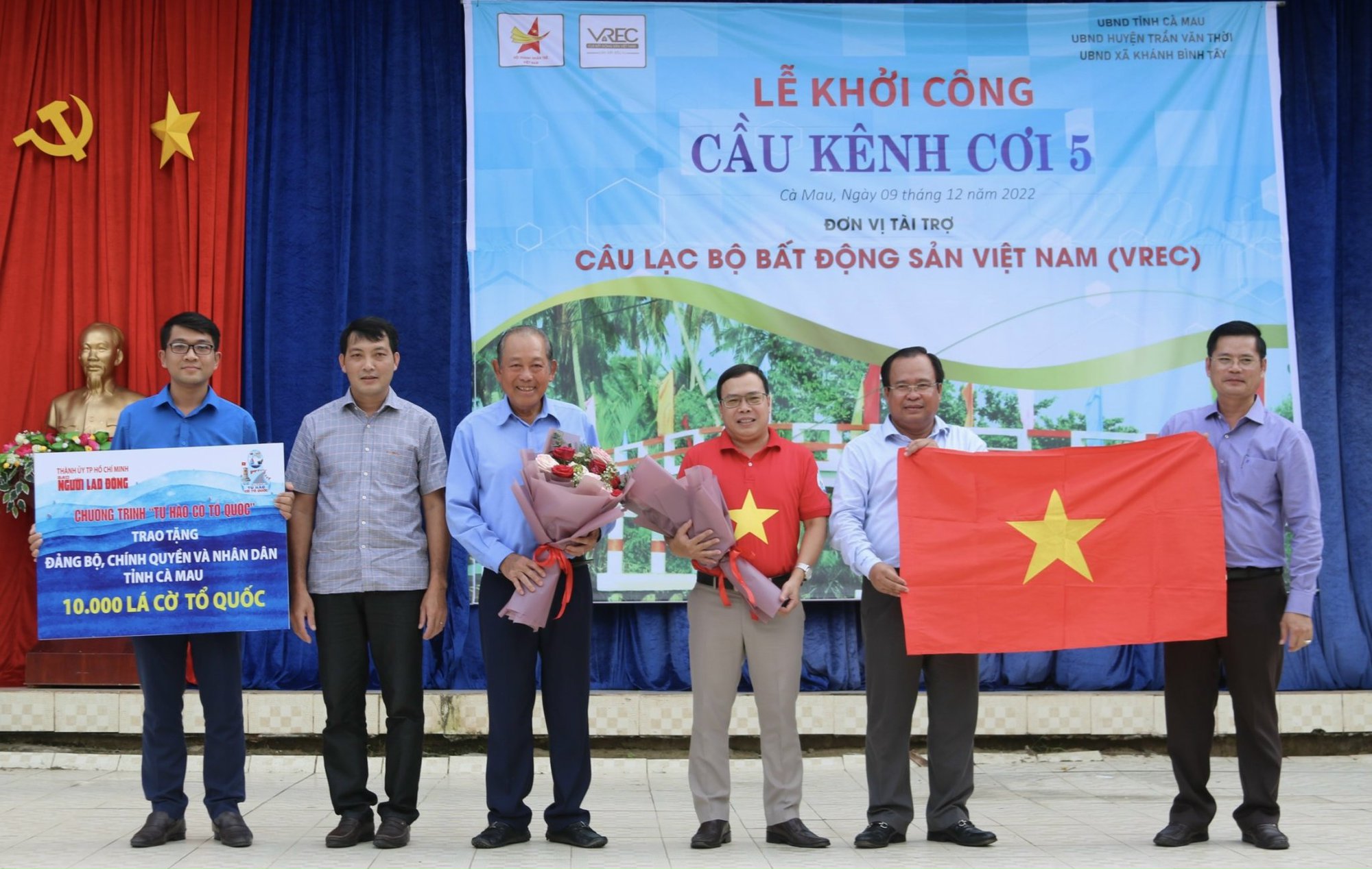 Thêm 10.000 lá cờ Tổ quốc đến với nhân dân tỉnh Cà Mau