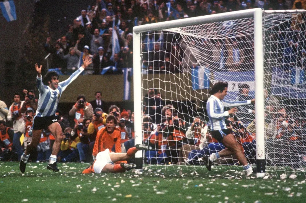 Argentina - H&agrave; Lan, những cuộc đụng độ kh&oacute; qu&ecirc;n tại World Cup - Ảnh 2.