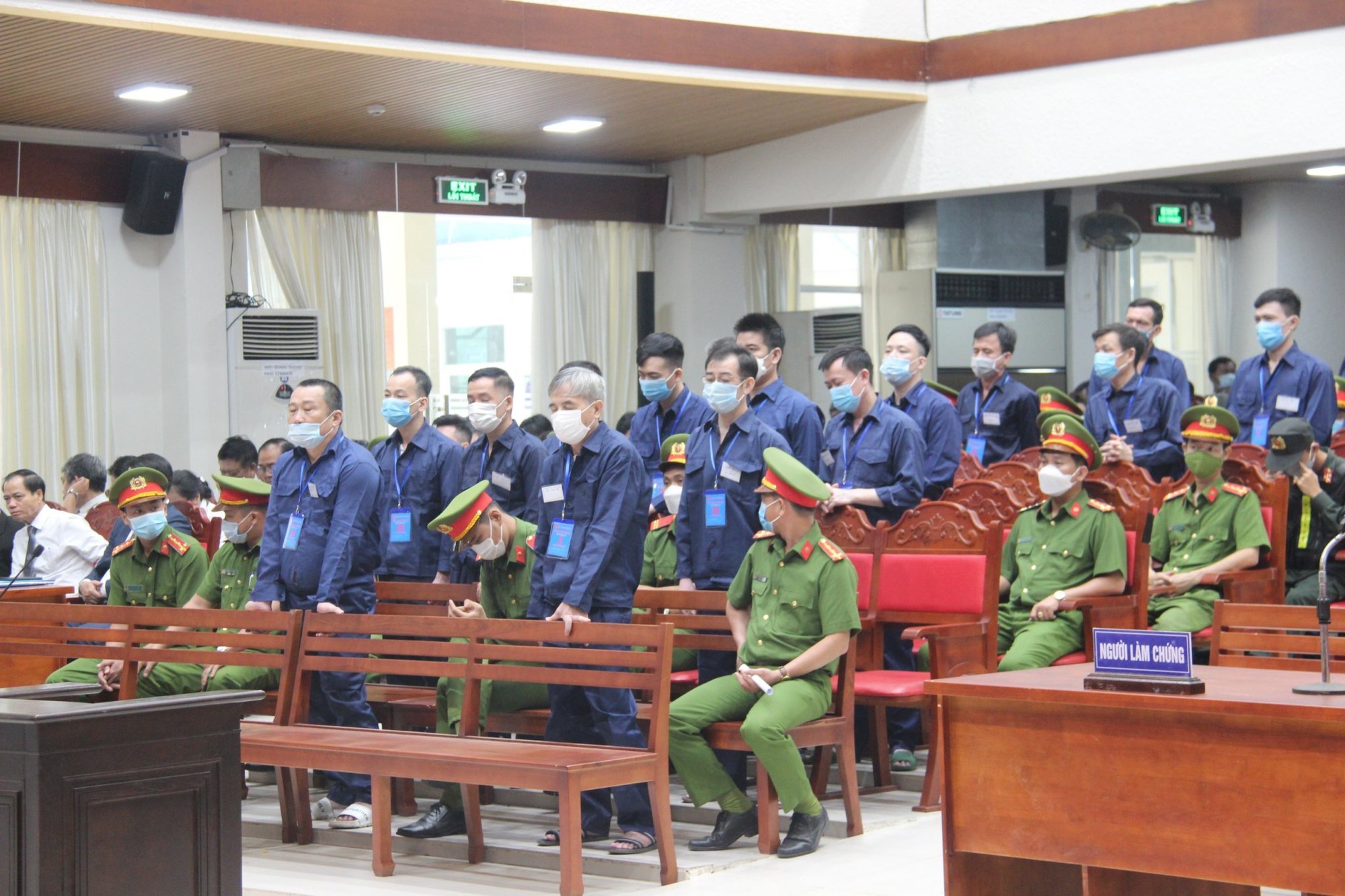 Hai “ông trùm” buôn lậu 200 triệu lít xăng lãnh 16-17 năm tù - Ảnh 1.