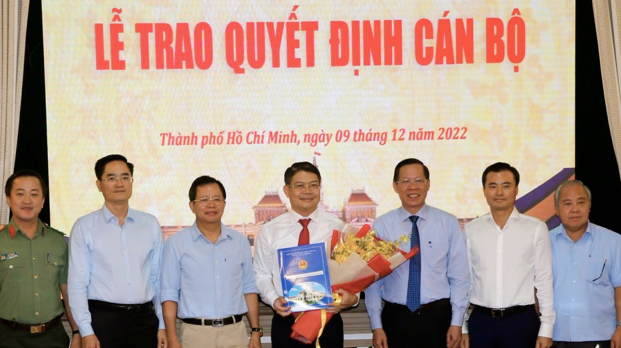 Trưởng C&ocirc;ng an quận T&acirc;n B&igrave;nh nhận c&ocirc;ng t&aacute;c tại Ban An to&agrave;n giao th&ocirc;ng TP HCM - Ảnh 2.