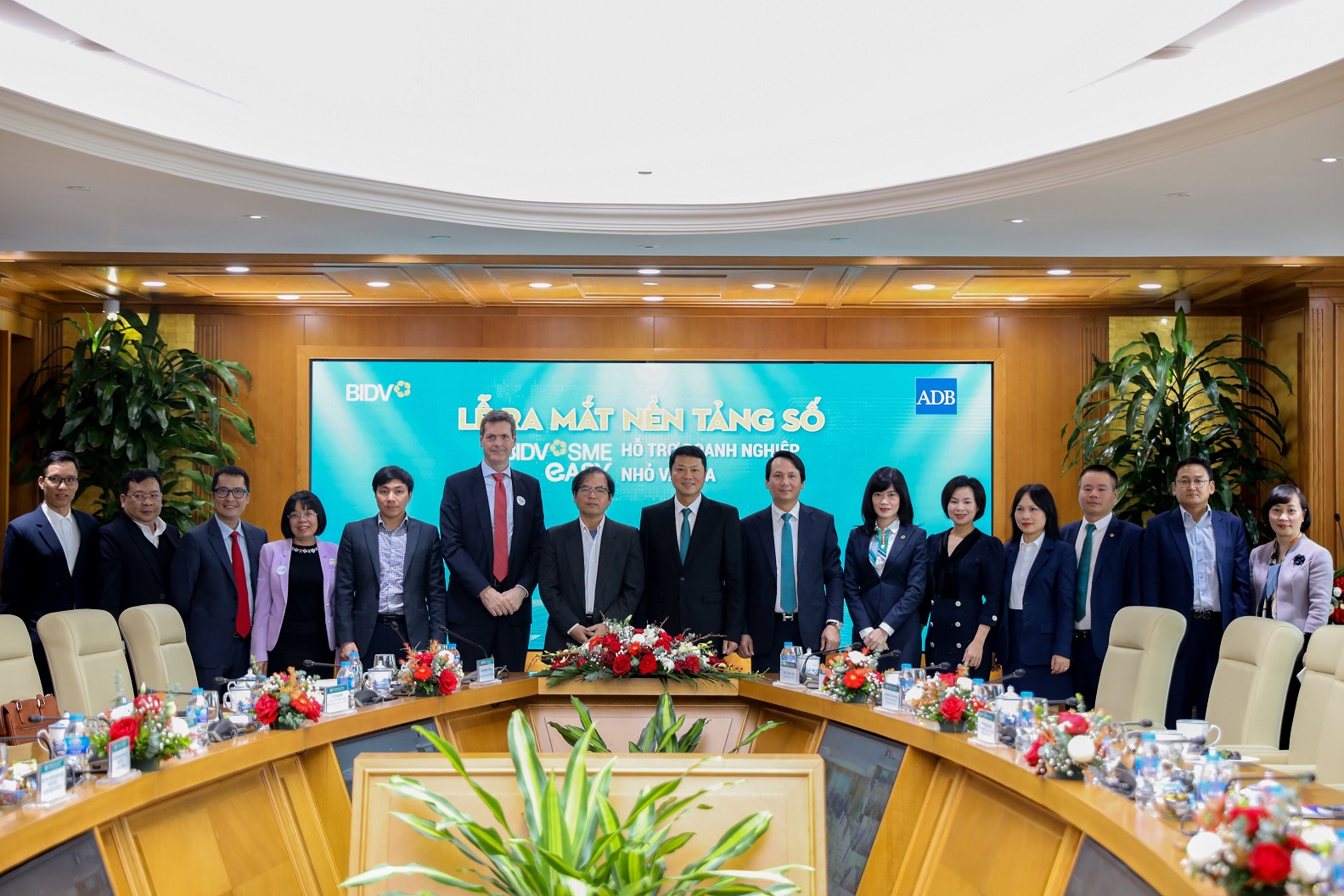 Học viện Doanh nhân MVV đồng hành cùng BIDV ra mắt nền tảng số BIDV SMEasy - Ảnh 1.