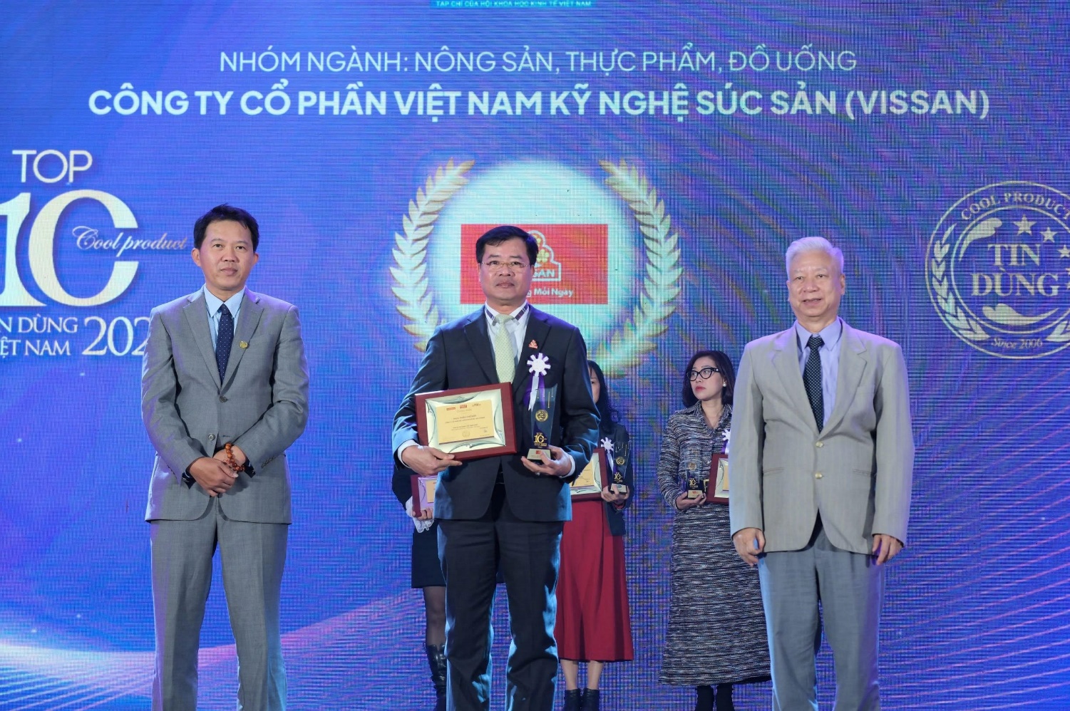 VISSAN được vinh danh Top 100 Sản phẩm – Dịch vụ Tin Dùng Việt Nam năm 2022