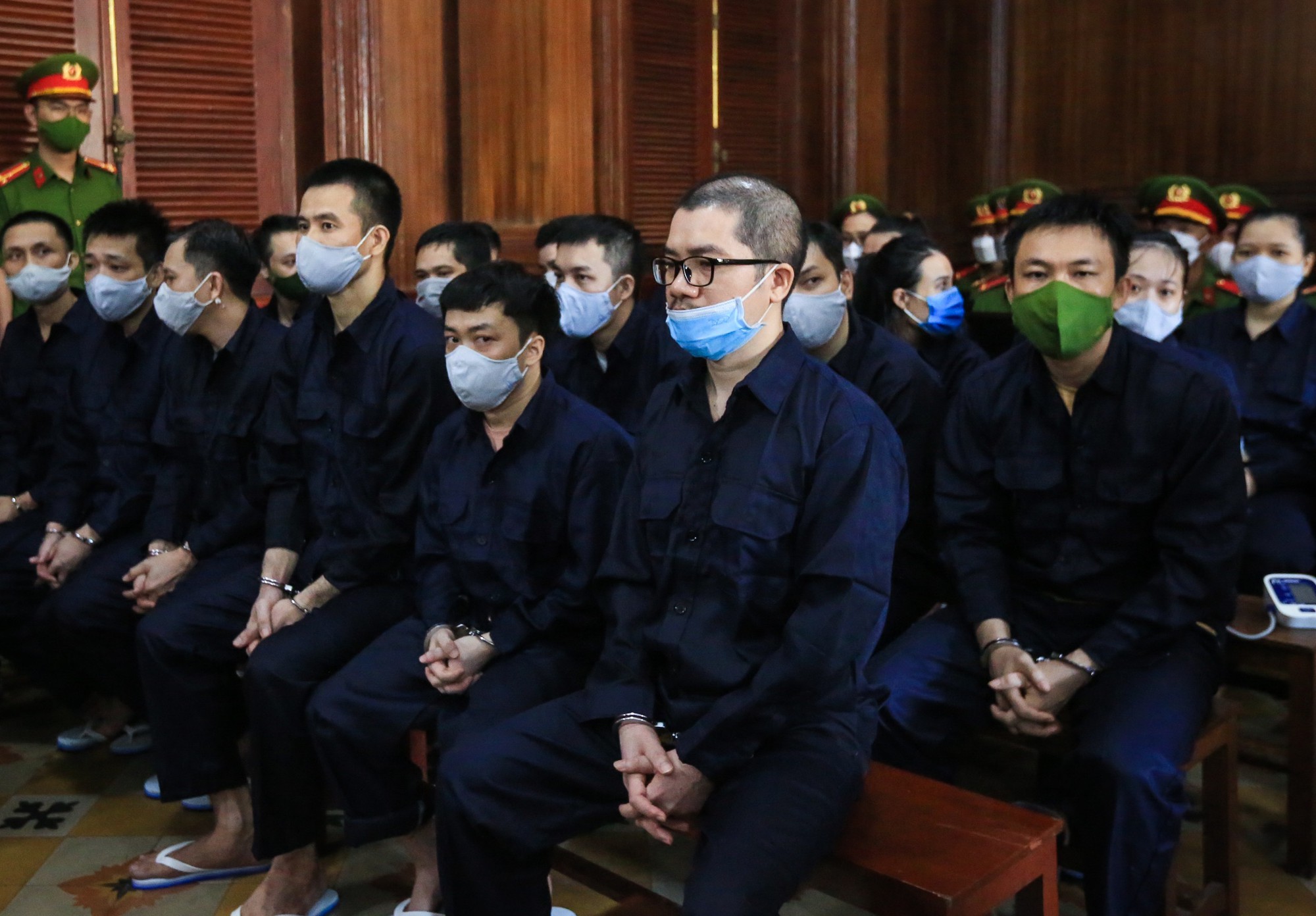 Vợ Nguyễn Th&aacute;i Luyện nghẹn ng&agrave;o n&oacute;i 13 tỉ đồng chi cho những người kh&ocirc;ng tiện n&oacute;i t&ecirc;n - Ảnh 1.