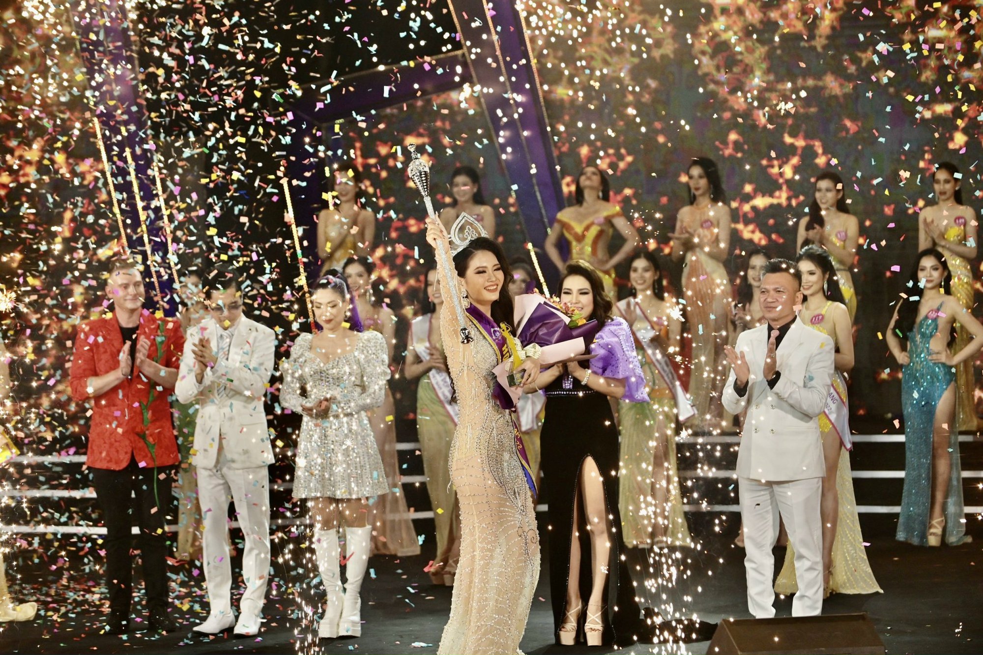 Nguyễn Mai Anh đăng quang Hoa hậu Việt Nam Thời đại 2022