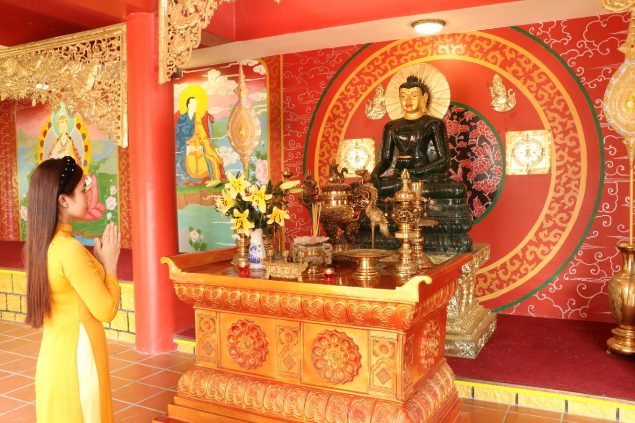 L&ecirc;n N&uacute;i Sam ngắm tượng &ldquo;song sinh&rdquo; với Phật ngọc h&ograve;a b&igrave;nh thế giới - Ảnh 4.