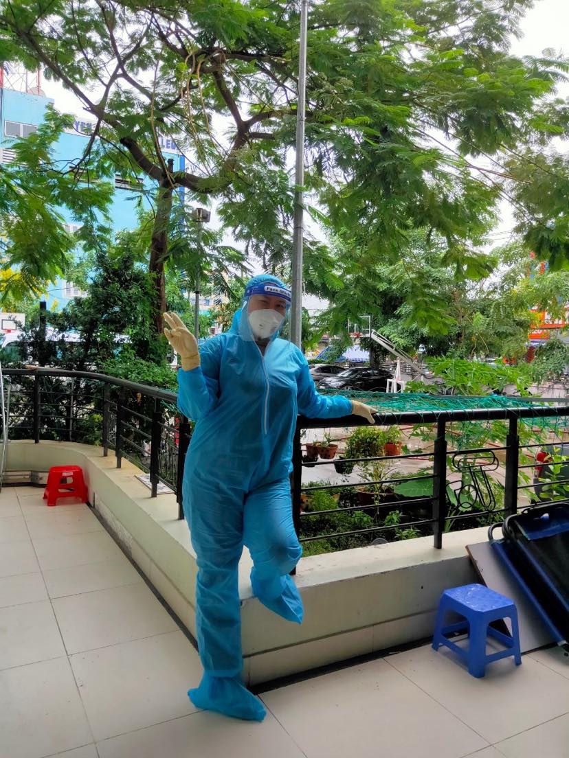Gi&aacute;o vi&ecirc;n nữ xung phong v&agrave;o tuyến đầu chống dịch - Ảnh 2.