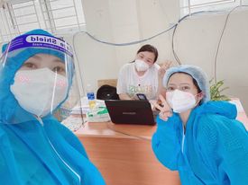 Giáo viên nữ xung phong vào tuyến đầu chống dịch